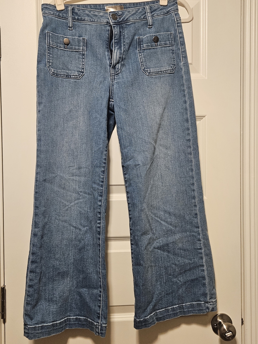 Kut from the Kloth Medium Blue Wide-Leg Jeans with Front Patch Pockets
